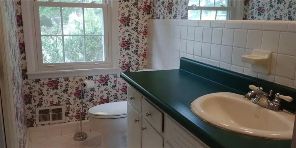 680 Glenairy Drive, Sandy Springs, Georgia 30328, 4 Bedrooms Bedrooms, ,3 BathroomsBathrooms,Residential,Sold,680 Glenairy Drive,5864178