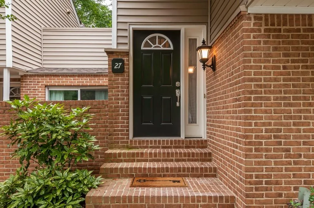 27 Dunwoody Springs Drive Unit 27, Sandy Springs, Georgia 30328, 2 Bedrooms Bedrooms, ,2 BathroomsBathrooms,Residential,Sold,27 Dunwoody Springs Drive Unit 27,5740817