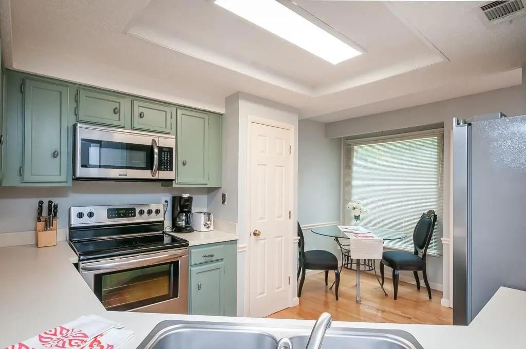 27 Dunwoody Springs Drive Unit 27, Sandy Springs, Georgia 30328, 2 Bedrooms Bedrooms, ,2 BathroomsBathrooms,Residential,Sold,27 Dunwoody Springs Drive Unit 27,5740817