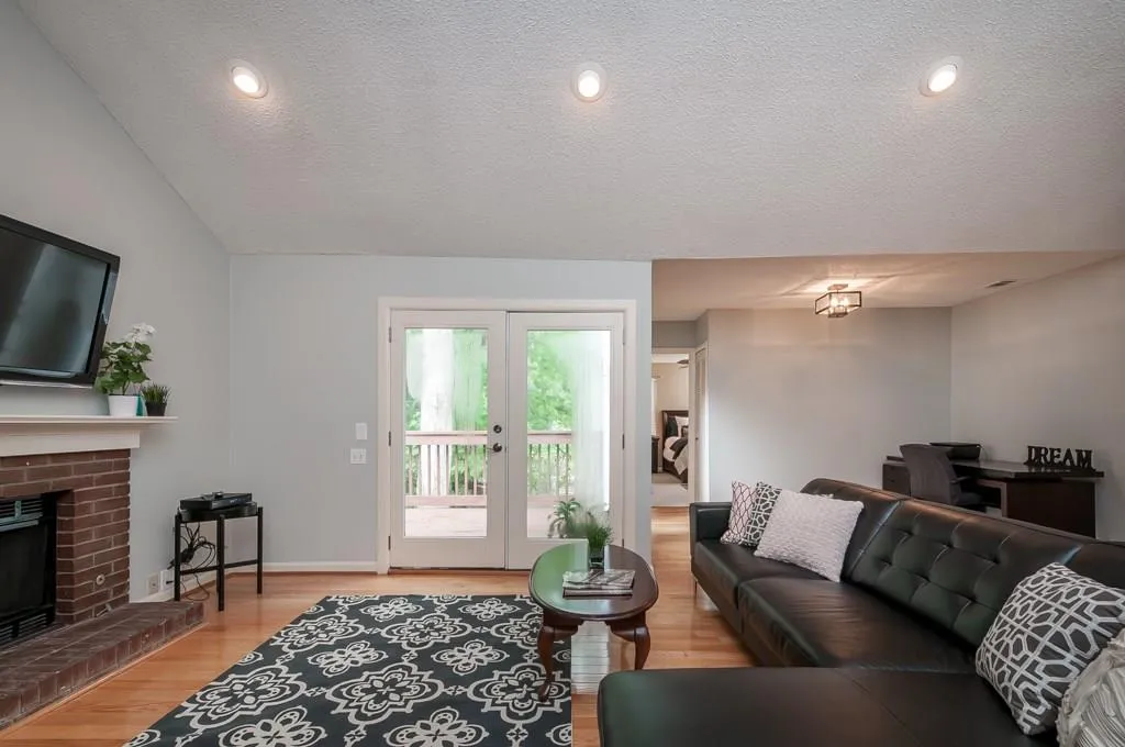 27 Dunwoody Springs Drive Unit 27, Sandy Springs, Georgia 30328, 2 Bedrooms Bedrooms, ,2 BathroomsBathrooms,Residential,Sold,27 Dunwoody Springs Drive Unit 27,5740817