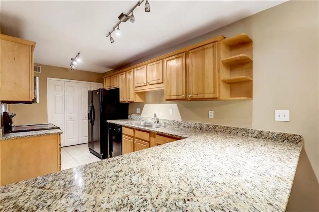 203 Brighton Point, Atlanta, Georgia 30328, 2 Bedrooms Bedrooms, ,2 BathroomsBathrooms,Residential,Sold,203 Brighton Point,6880520