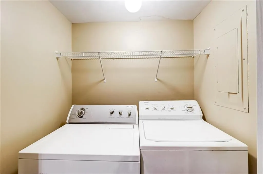 203 Brighton Point, Atlanta, Georgia 30328, 2 Bedrooms Bedrooms, ,2 BathroomsBathrooms,Residential,Sold,203 Brighton Point,6880520