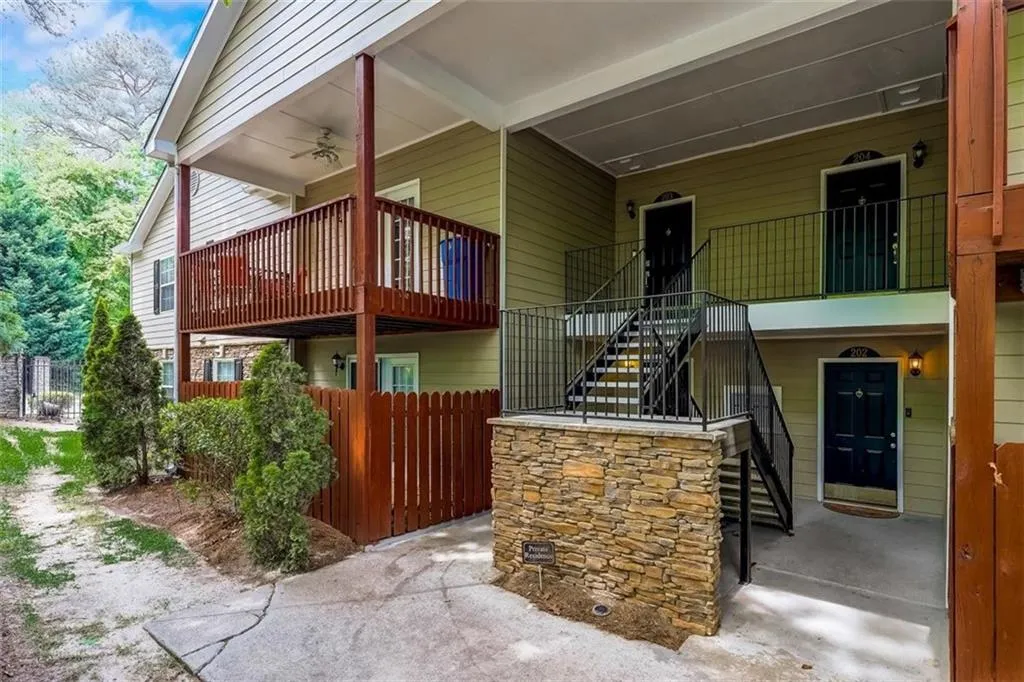 203 Brighton Point, Atlanta, Georgia 30328, 2 Bedrooms Bedrooms, ,2 BathroomsBathrooms,Residential,Sold,203 Brighton Point,6880520