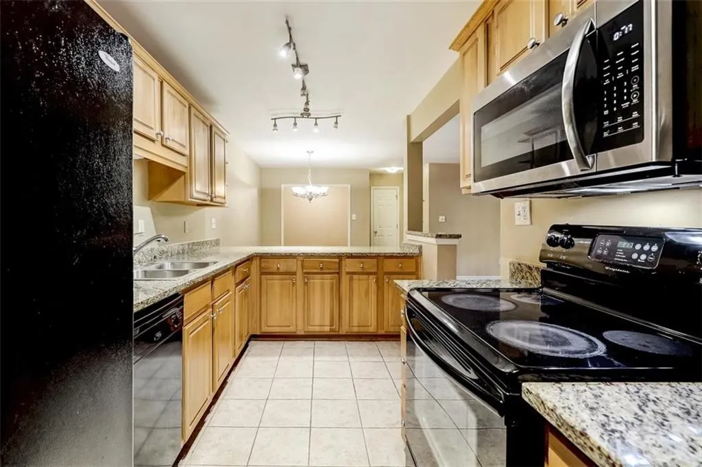 203 Brighton Point, Atlanta, Georgia 30328, 2 Bedrooms Bedrooms, ,2 BathroomsBathrooms,Residential,Sold,203 Brighton Point,6880520