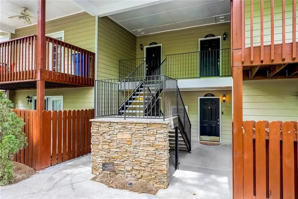 203 Brighton Point, Atlanta, Georgia 30328, 2 Bedrooms Bedrooms, ,2 BathroomsBathrooms,Residential,Sold,203 Brighton Point,6880520