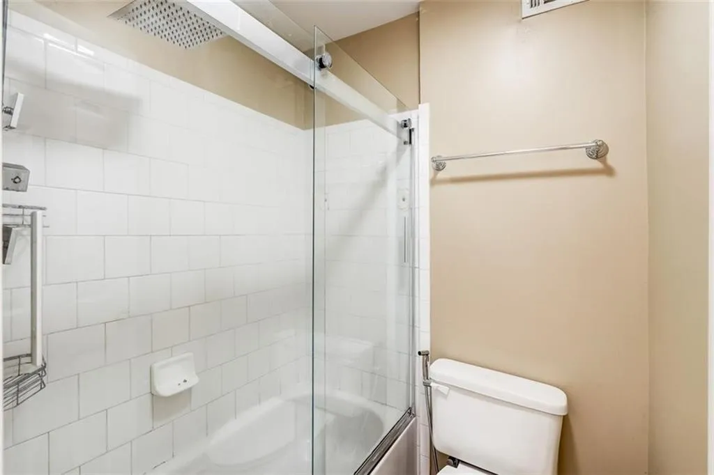 203 Brighton Point, Atlanta, Georgia 30328, 2 Bedrooms Bedrooms, ,2 BathroomsBathrooms,Residential,Sold,203 Brighton Point,6880520