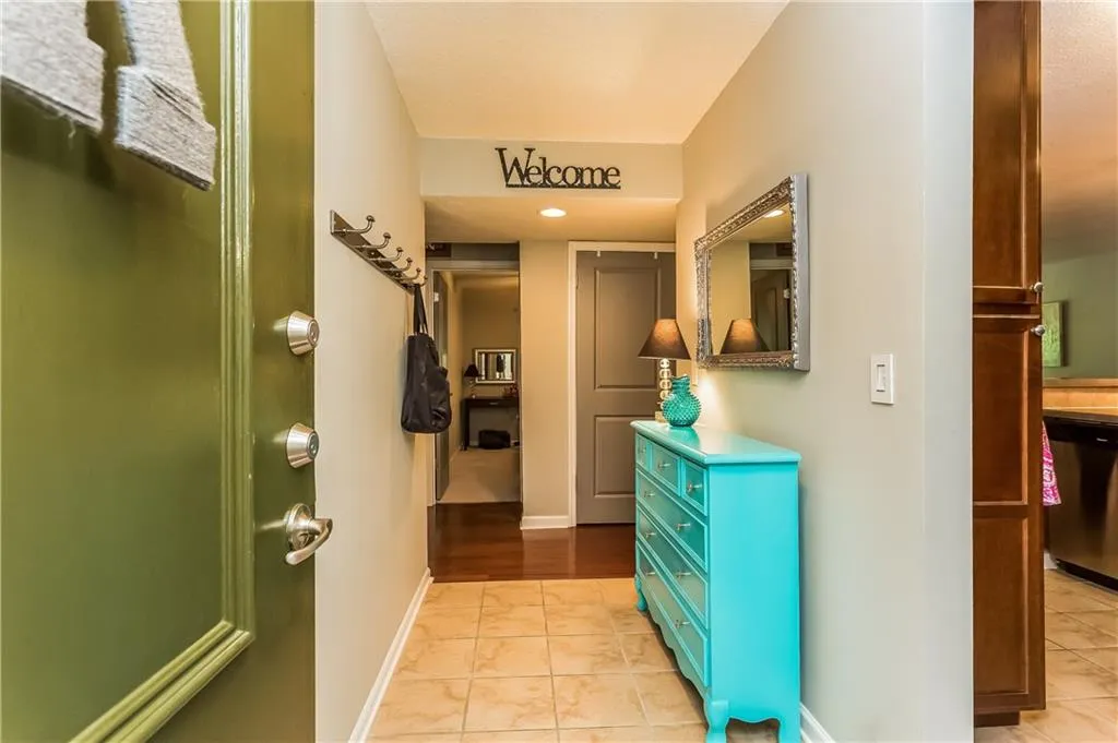 3650 Ashford Dunwoody Road Ne Unit 526, Brookhaven, Georgia 30319, 2 Bedrooms Bedrooms, ,1 BathroomBathrooms,Residential,Sold,3650 Ashford Dunwoody Road Ne Unit 526,5686194