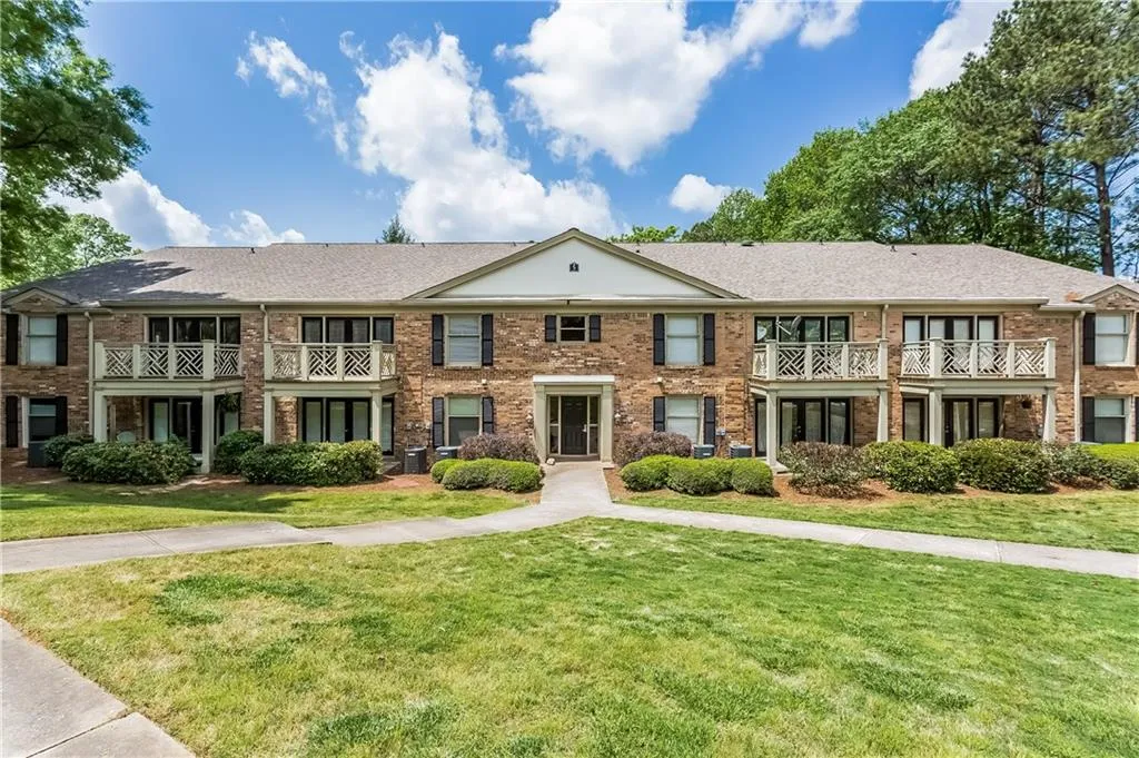 3650 Ashford Dunwoody Road Ne Unit 526, Brookhaven, Georgia 30319, 2 Bedrooms Bedrooms, ,1 BathroomBathrooms,Residential,Sold,3650 Ashford Dunwoody Road Ne Unit 526,5686194