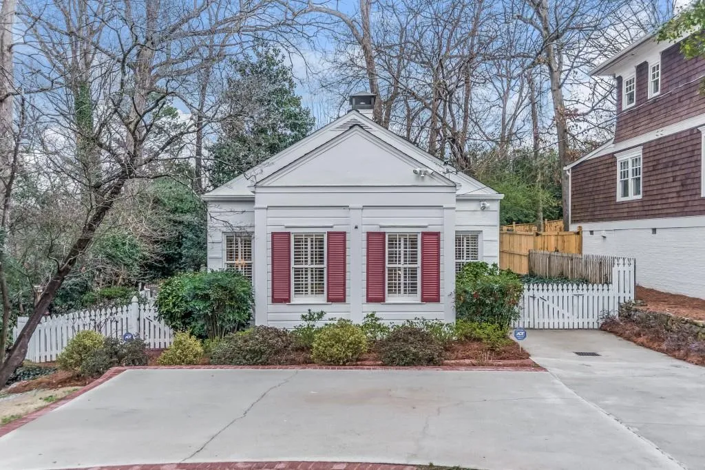 1839 Greystone Road Nw, Atlanta, Georgia 30318, 2 Bedrooms Bedrooms, ,1 BathroomBathrooms,Residential,Sold,1839 Greystone Road Nw,5969166