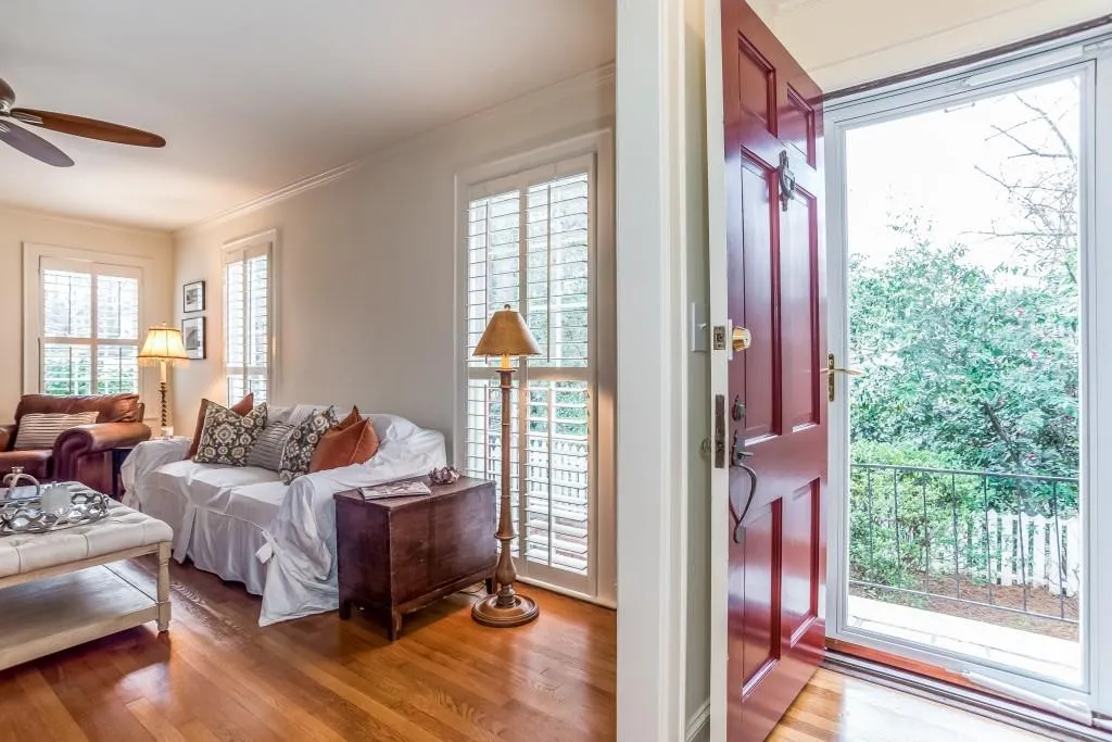 1839 Greystone Road Nw, Atlanta, Georgia 30318, 2 Bedrooms Bedrooms, ,1 BathroomBathrooms,Residential,Sold,1839 Greystone Road Nw,5969166