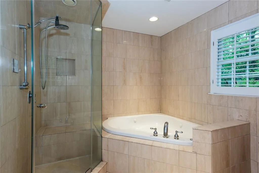 2395 Kimbrough Court, Atlanta, Georgia 30350, 5 Bedrooms Bedrooms, ,4 BathroomsBathrooms,Residential,Sold,2395 Kimbrough Court,7366547