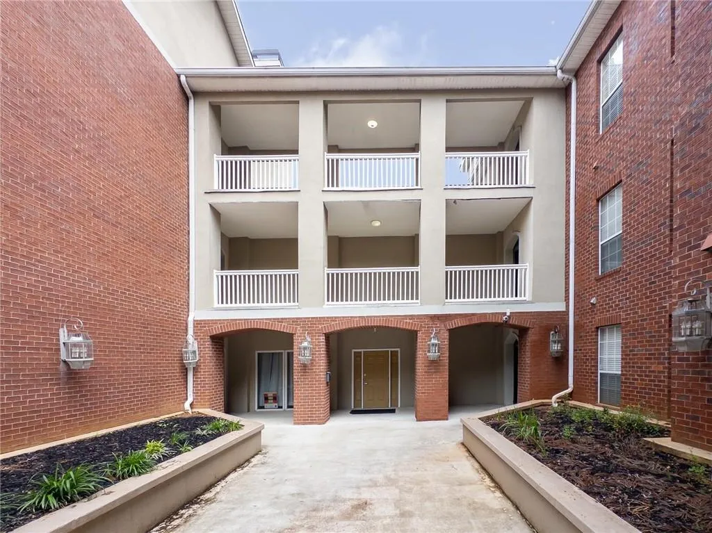 5641 Roswell Road Unit 108, Sandy Springs, Georgia 30342, 1 Bedroom Bedrooms, ,1 BathroomBathrooms,Residential,Sold,5641 Roswell Road Unit 108,7202919