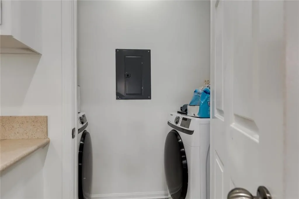 5641 Roswell Road Unit 108, Sandy Springs, Georgia 30342, 1 Bedroom Bedrooms, ,1 BathroomBathrooms,Residential,Sold,5641 Roswell Road Unit 108,7202919