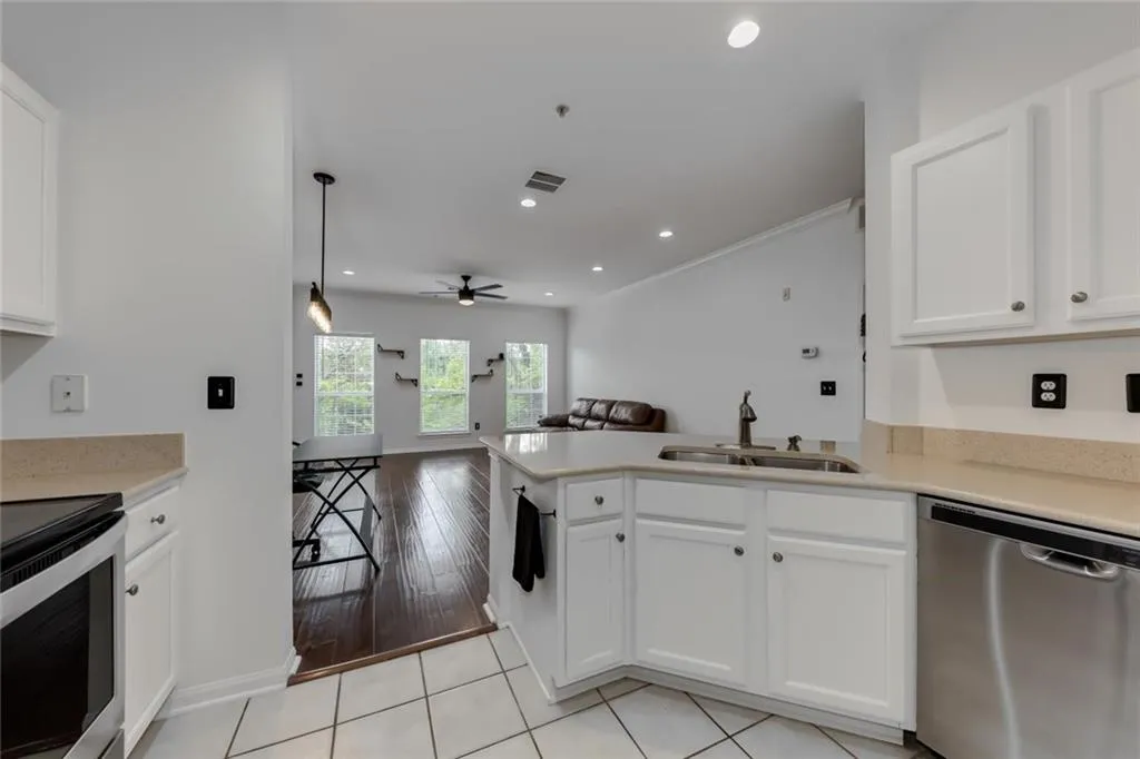 5641 Roswell Road Unit 108, Sandy Springs, Georgia 30342, 1 Bedroom Bedrooms, ,1 BathroomBathrooms,Residential,Sold,5641 Roswell Road Unit 108,7202919