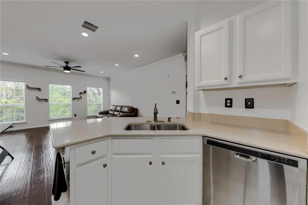 5641 Roswell Road Unit 108, Sandy Springs, Georgia 30342, 1 Bedroom Bedrooms, ,1 BathroomBathrooms,Residential,Sold,5641 Roswell Road Unit 108,7202919