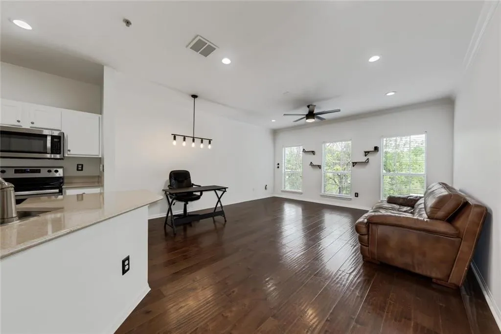 5641 Roswell Road Unit 108, Sandy Springs, Georgia 30342, 1 Bedroom Bedrooms, ,1 BathroomBathrooms,Residential,Sold,5641 Roswell Road Unit 108,7202919