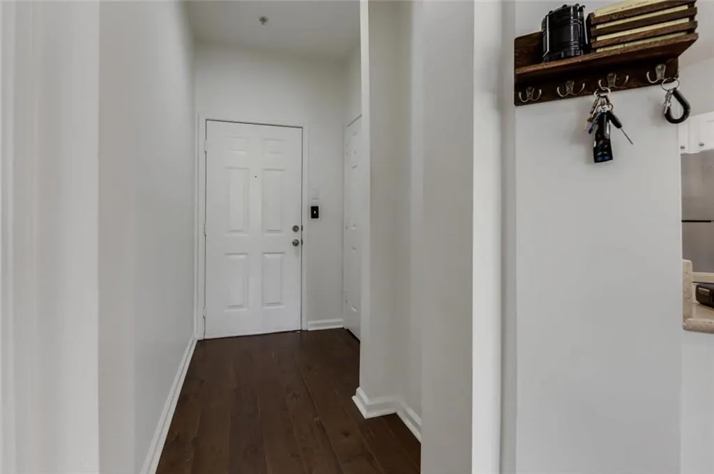 5641 Roswell Road Unit 108, Sandy Springs, Georgia 30342, 1 Bedroom Bedrooms, ,1 BathroomBathrooms,Residential,Sold,5641 Roswell Road Unit 108,7202919