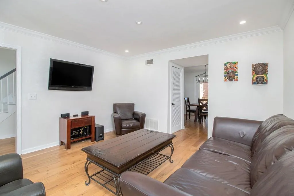 6520 Roswell Road Ne Unit 16, Atlanta, Georgia 30328, 2 Bedrooms Bedrooms, ,1 BathroomBathrooms,Residential,Sold,6520 Roswell Road Ne Unit 16,6815874
