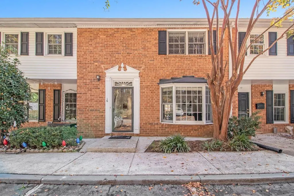 6520 Roswell Road Ne Unit 16, Atlanta, Georgia 30328, 2 Bedrooms Bedrooms, ,1 BathroomBathrooms,Residential,Sold,6520 Roswell Road Ne Unit 16,6815874