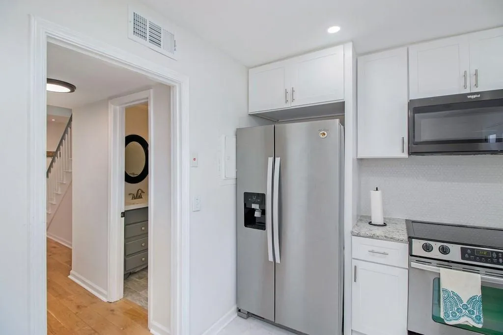 6520 Roswell Road Ne Unit 16, Atlanta, Georgia 30328, 2 Bedrooms Bedrooms, ,1 BathroomBathrooms,Residential,Sold,6520 Roswell Road Ne Unit 16,6815874