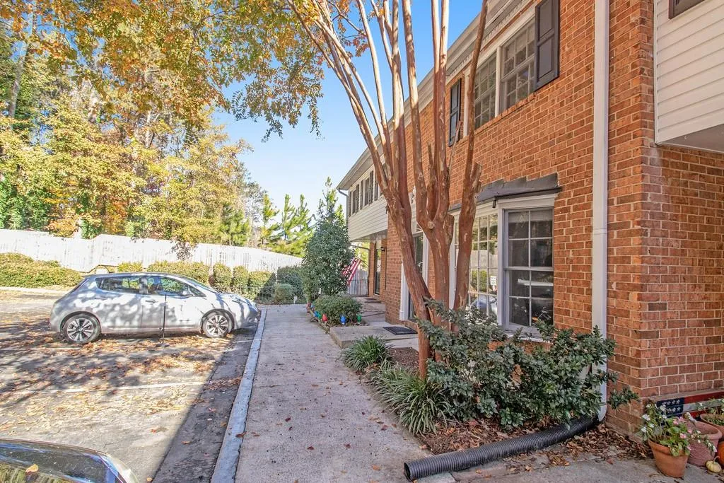6520 Roswell Road Ne Unit 16, Atlanta, Georgia 30328, 2 Bedrooms Bedrooms, ,1 BathroomBathrooms,Residential,Sold,6520 Roswell Road Ne Unit 16,6815874