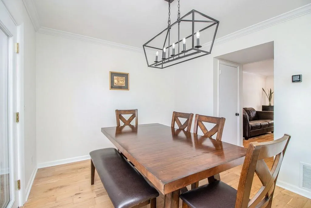 6520 Roswell Road Ne Unit 16, Atlanta, Georgia 30328, 2 Bedrooms Bedrooms, ,1 BathroomBathrooms,Residential,Sold,6520 Roswell Road Ne Unit 16,6815874