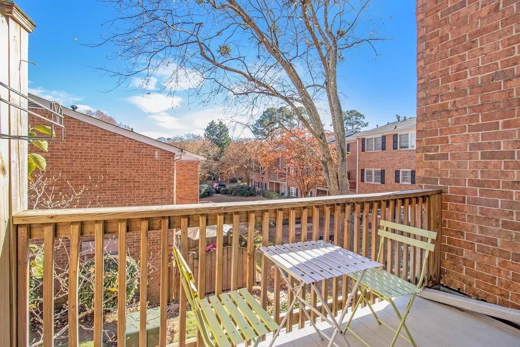 6520 Roswell Road Ne Unit 16, Atlanta, Georgia 30328, 2 Bedrooms Bedrooms, ,1 BathroomBathrooms,Residential,Sold,6520 Roswell Road Ne Unit 16,6815874
