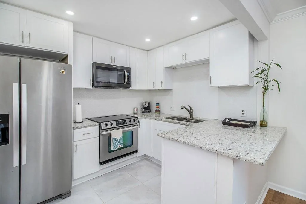 6520 Roswell Road Ne Unit 16, Atlanta, Georgia 30328, 2 Bedrooms Bedrooms, ,1 BathroomBathrooms,Residential,Sold,6520 Roswell Road Ne Unit 16,6815874