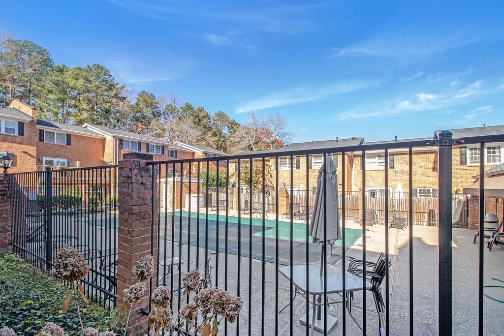 6520 Roswell Road Ne Unit 16, Atlanta, Georgia 30328, 2 Bedrooms Bedrooms, ,1 BathroomBathrooms,Residential,Sold,6520 Roswell Road Ne Unit 16,6815874