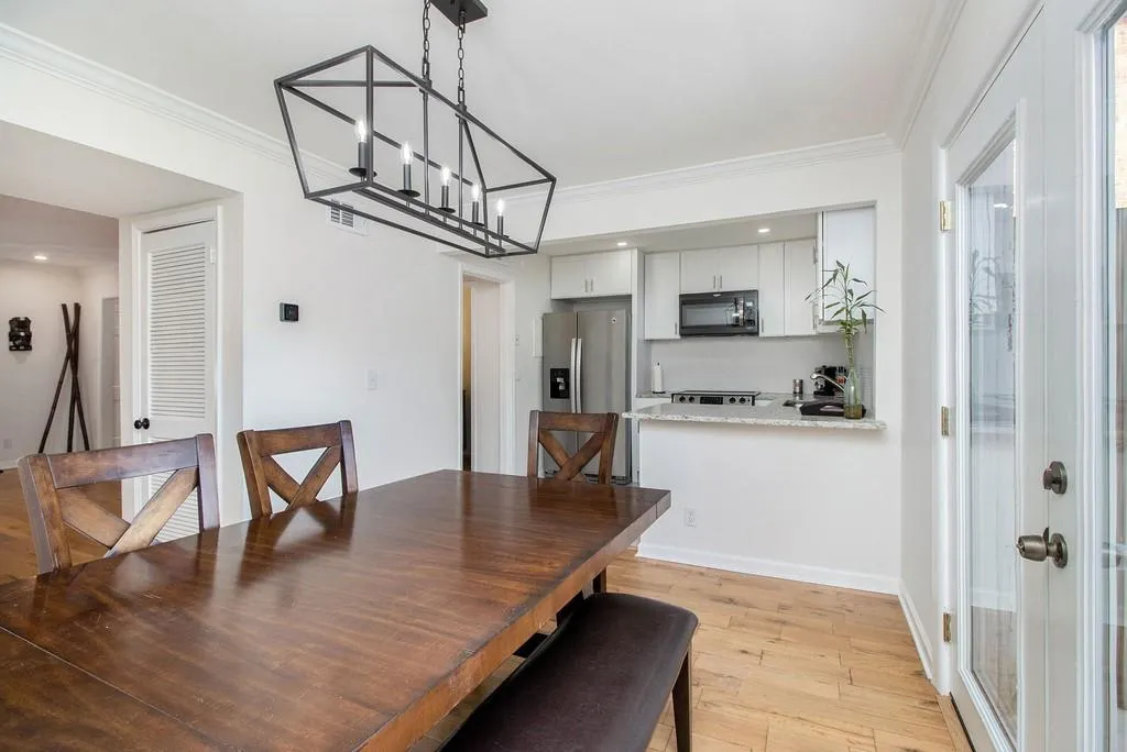 6520 Roswell Road Ne Unit 16, Atlanta, Georgia 30328, 2 Bedrooms Bedrooms, ,1 BathroomBathrooms,Residential,Sold,6520 Roswell Road Ne Unit 16,6815874