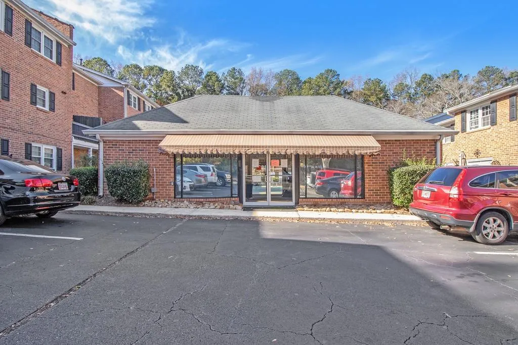 6520 Roswell Road Ne Unit 16, Atlanta, Georgia 30328, 2 Bedrooms Bedrooms, ,1 BathroomBathrooms,Residential,Sold,6520 Roswell Road Ne Unit 16,6815874