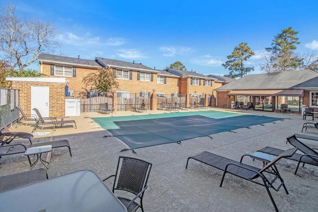 6520 Roswell Road Ne Unit 16, Atlanta, Georgia 30328, 2 Bedrooms Bedrooms, ,1 BathroomBathrooms,Residential,Sold,6520 Roswell Road Ne Unit 16,6815874