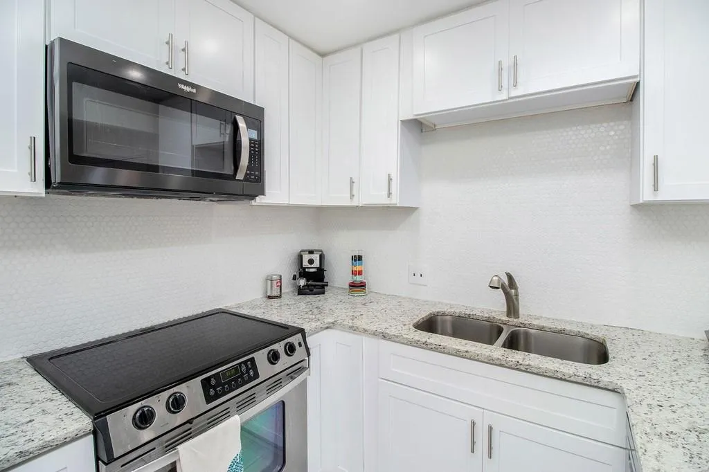6520 Roswell Road Ne Unit 16, Atlanta, Georgia 30328, 2 Bedrooms Bedrooms, ,1 BathroomBathrooms,Residential,Sold,6520 Roswell Road Ne Unit 16,6815874