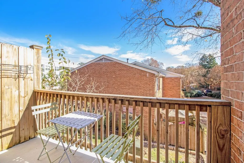 6520 Roswell Road Ne Unit 16, Atlanta, Georgia 30328, 2 Bedrooms Bedrooms, ,1 BathroomBathrooms,Residential,Sold,6520 Roswell Road Ne Unit 16,6815874