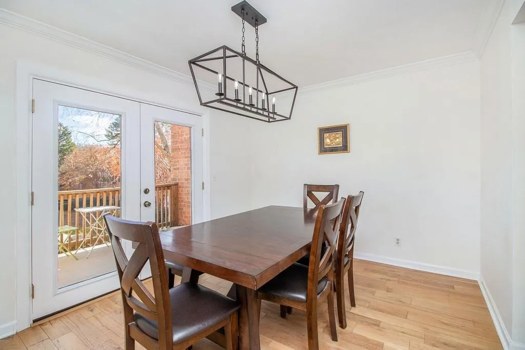 6520 Roswell Road Ne Unit 16, Atlanta, Georgia 30328, 2 Bedrooms Bedrooms, ,1 BathroomBathrooms,Residential,Sold,6520 Roswell Road Ne Unit 16,6815874