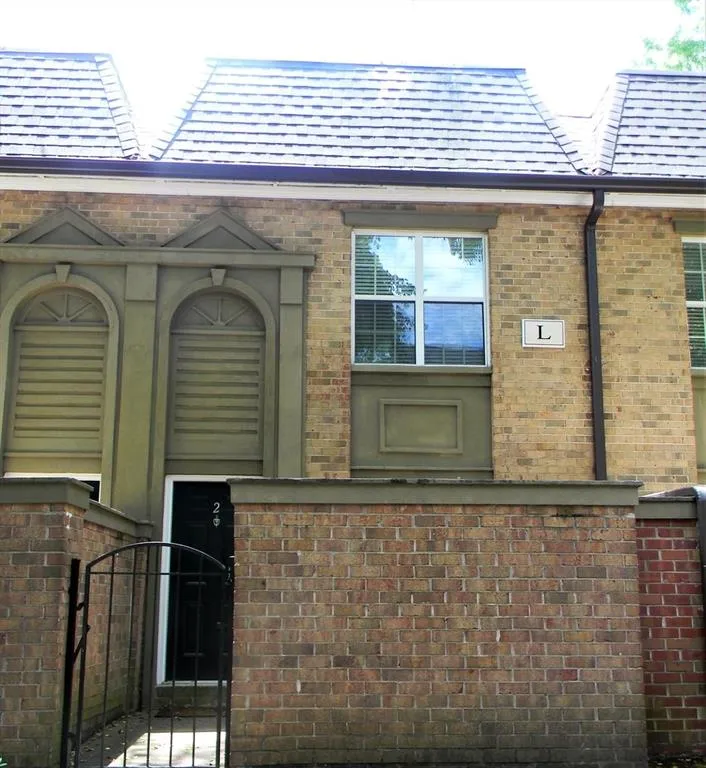 6980 Roswell Road Unit L2, Atlanta, Georgia 30328, 1 Bedroom Bedrooms, ,1 BathroomBathrooms,Residential,Sold,6980 Roswell Road Unit L2,6039108