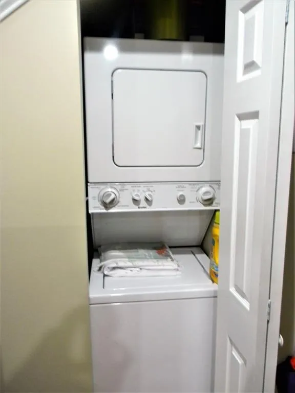 6980 Roswell Road Unit L2, Atlanta, Georgia 30328, 1 Bedroom Bedrooms, ,1 BathroomBathrooms,Residential,Sold,6980 Roswell Road Unit L2,6039108