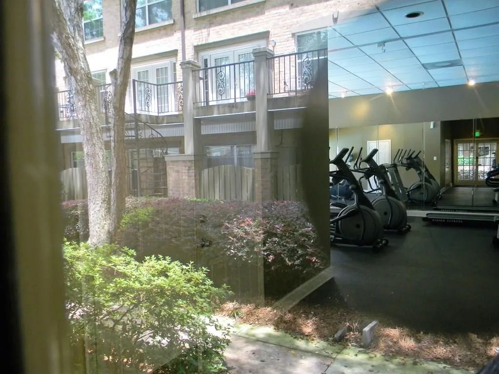 6980 Roswell Road Unit L2, Atlanta, Georgia 30328, 1 Bedroom Bedrooms, ,1 BathroomBathrooms,Residential,Sold,6980 Roswell Road Unit L2,6039108