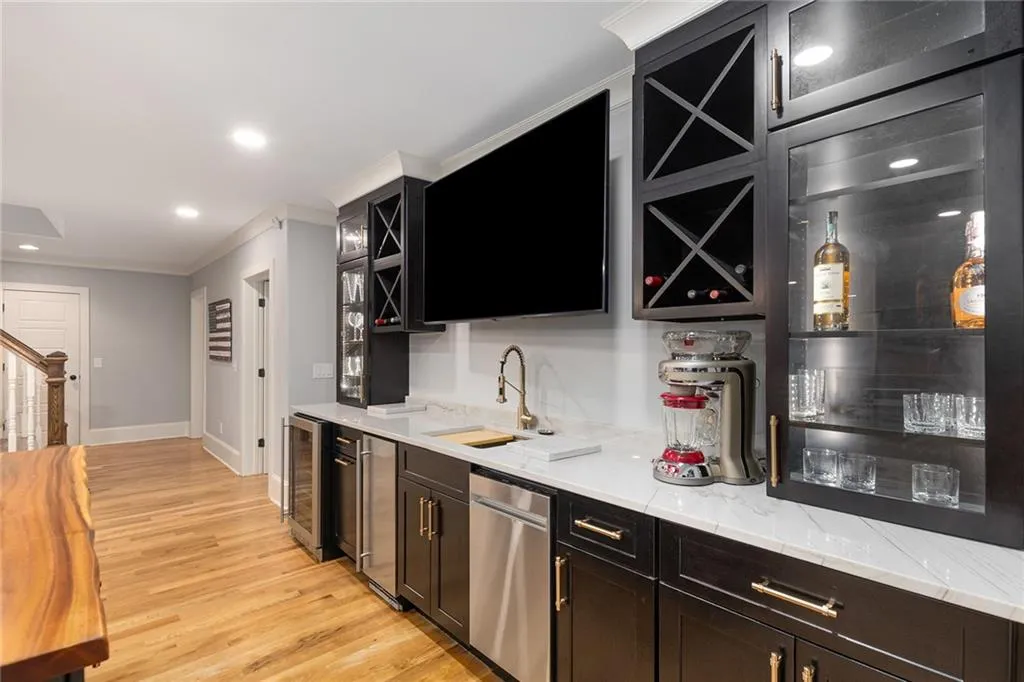 195 Worth Drive, Atlanta, Georgia 30327, 6 Bedrooms Bedrooms, ,5 BathroomsBathrooms,Residential,Sold,195 Worth Drive,7497458