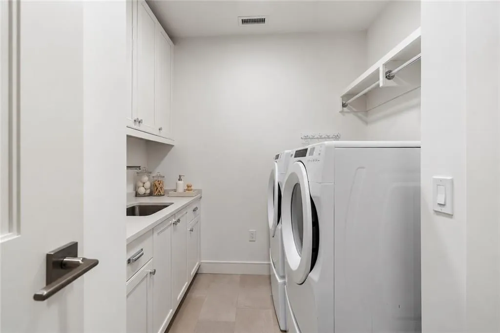 2520 Peachtree Road Nw Unit 602, Atlanta, Georgia 30305, 3 Bedrooms Bedrooms, 0 ,3 BathroomsBathrooms,Residential,For Sale,2520 Peachtree Road Nw Unit 602,7842539