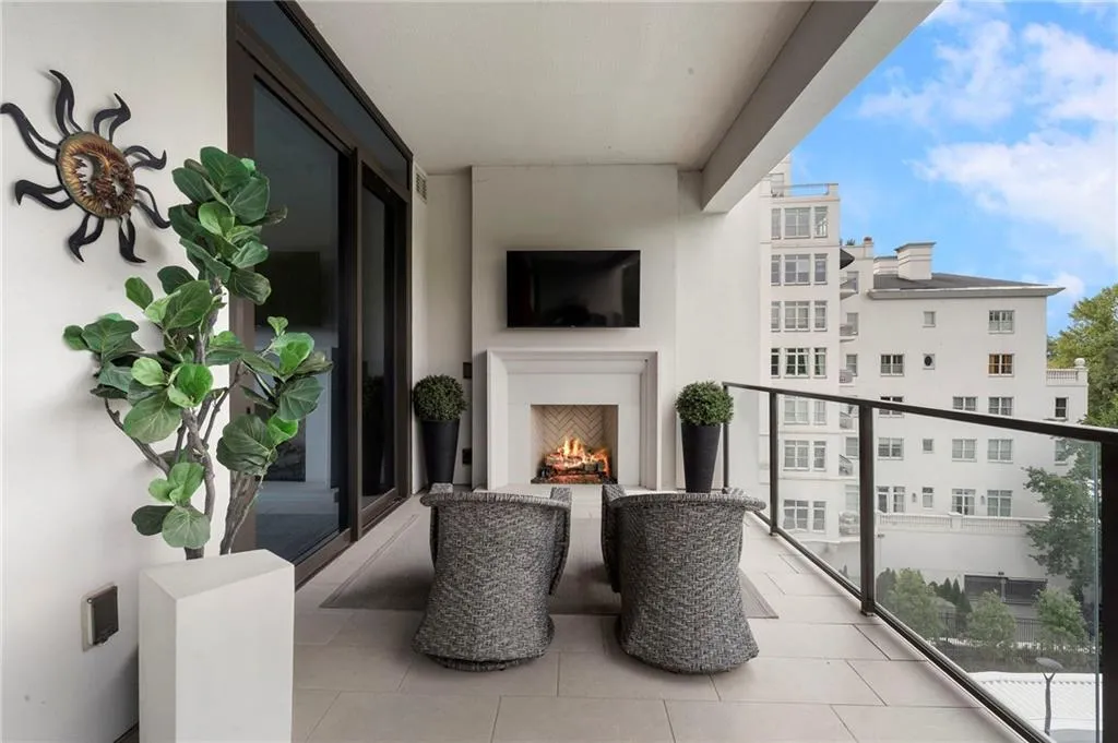 2520 Peachtree Road Nw Unit 602, Atlanta, Georgia 30305, 3 Bedrooms Bedrooms, 0 ,3 BathroomsBathrooms,Residential,For Sale,2520 Peachtree Road Nw Unit 602,7842539