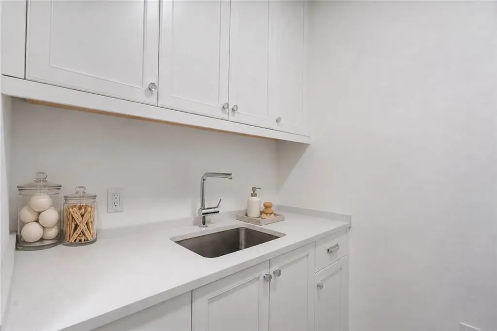 2520 Peachtree Road Nw Unit 602, Atlanta, Georgia 30305, 3 Bedrooms Bedrooms, 0 ,3 BathroomsBathrooms,Residential,For Sale,2520 Peachtree Road Nw Unit 602,7842539