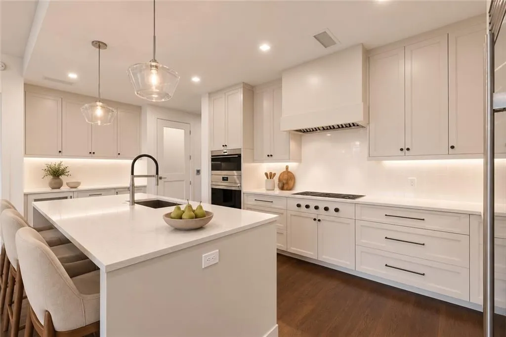 2520 Peachtree Road Nw Unit 602, Atlanta, Georgia 30305, 3 Bedrooms Bedrooms, 0 ,3 BathroomsBathrooms,Residential,For Sale,2520 Peachtree Road Nw Unit 602,7842539