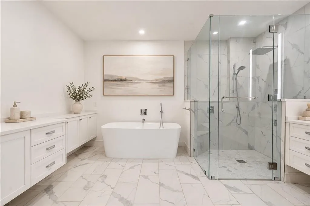 2520 Peachtree Road Nw Unit 602, Atlanta, Georgia 30305, 3 Bedrooms Bedrooms, 0 ,3 BathroomsBathrooms,Residential,For Sale,2520 Peachtree Road Nw Unit 602,7842539