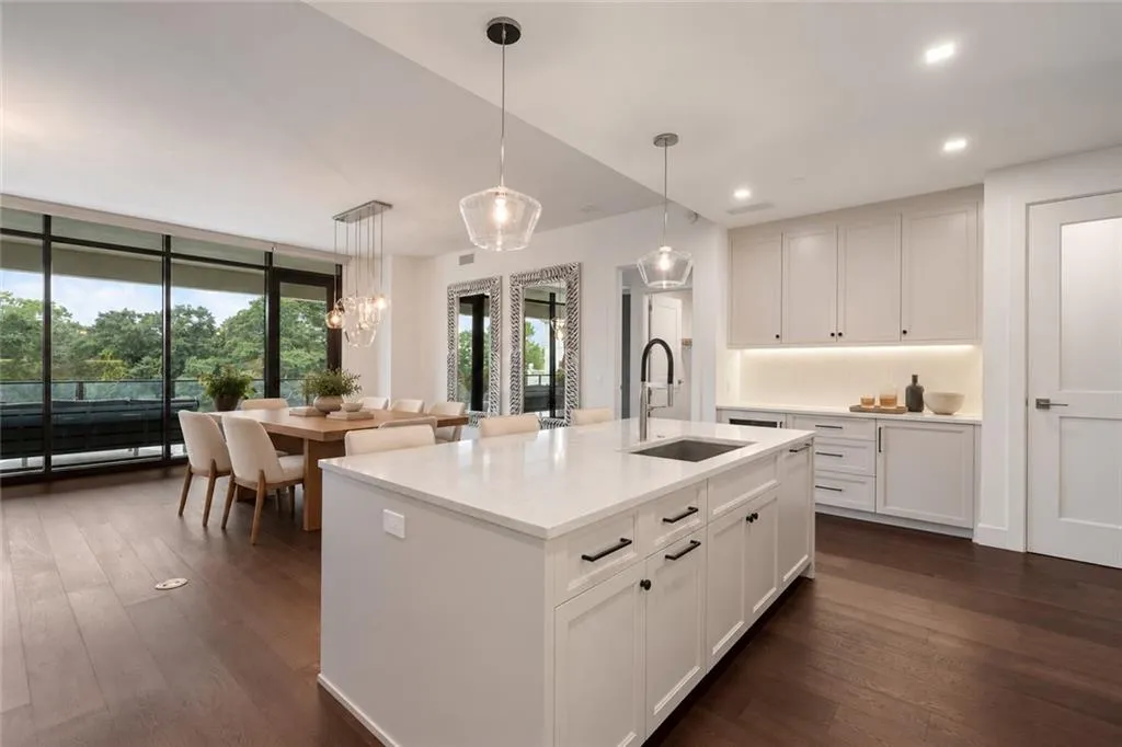 2520 Peachtree Road Nw Unit 602, Atlanta, Georgia 30305, 3 Bedrooms Bedrooms, 0 ,3 BathroomsBathrooms,Residential,For Sale,2520 Peachtree Road Nw Unit 602,7842539
