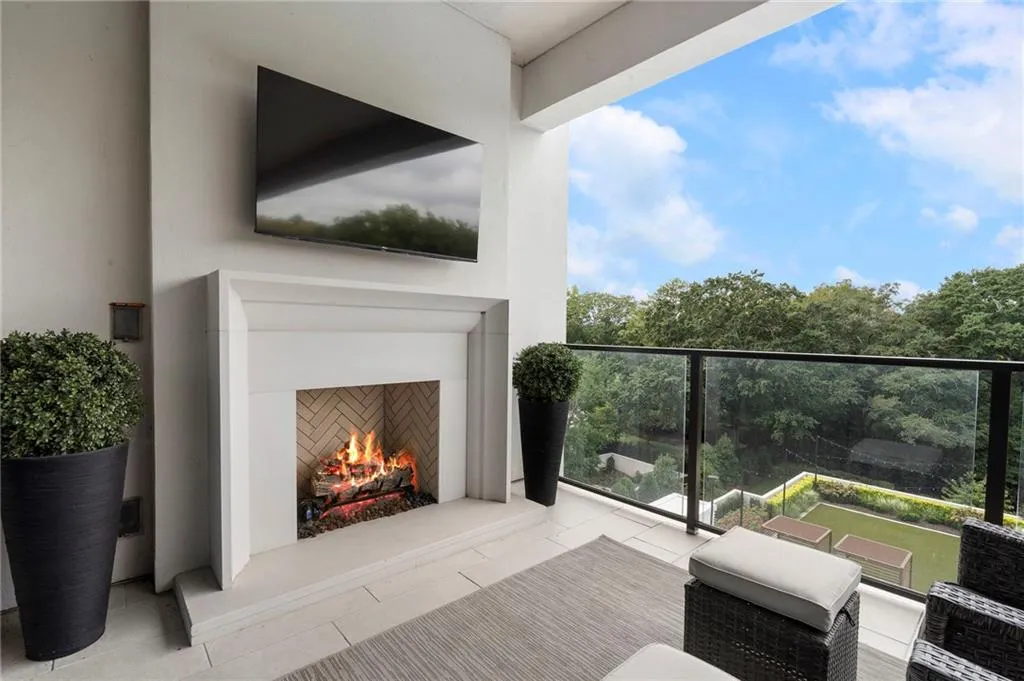 2520 Peachtree Road Nw Unit 602, Atlanta, Georgia 30305, 3 Bedrooms Bedrooms, 0 ,3 BathroomsBathrooms,Residential,For Sale,2520 Peachtree Road Nw Unit 602,7842539