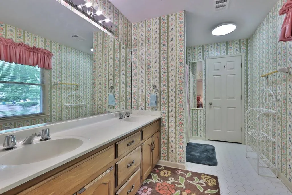 90 Cliffcreek Trc Trace, Sandy Springs, Georgia 30350, 5 Bedrooms Bedrooms, ,4 BathroomsBathrooms,Residential,Sold,90 Cliffcreek Trc Trace,6726313