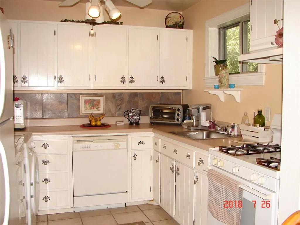 5535 Kingsport Drive, Atlanta, Georgia 30342, 3 Bedrooms Bedrooms, ,2 BathroomsBathrooms,Residential,Sold,5535 Kingsport Drive,6049996