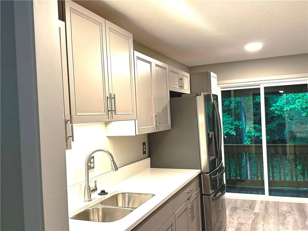 8740 Roswell Road Unit 6d, Atlanta, Georgia 30350, 2 Bedrooms Bedrooms, ,2 BathroomsBathrooms,Residential,Sold,8740 Roswell Road Unit 6d,7219290