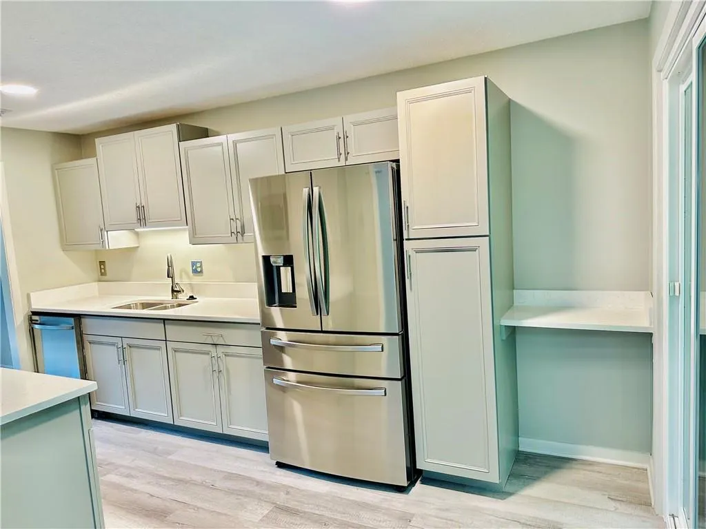 8740 Roswell Road Unit 6d, Atlanta, Georgia 30350, 2 Bedrooms Bedrooms, ,2 BathroomsBathrooms,Residential,Sold,8740 Roswell Road Unit 6d,7219290